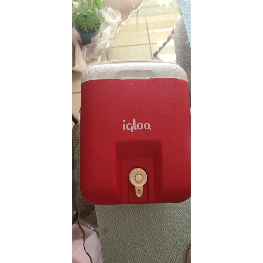 Vintage Igloo 1 Gal Cooler, dispenser Red